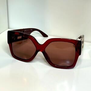 Versace Sunglasses NWT size 59/16 140 Luxury and stylish Modern model.